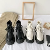 Martens, небольшие дизайнерские модные короткие сапоги в английском стиле на платформе, коллекция 2022, подходят для весны и осени, в британском стиле, тренд сезона, популярно в интернете