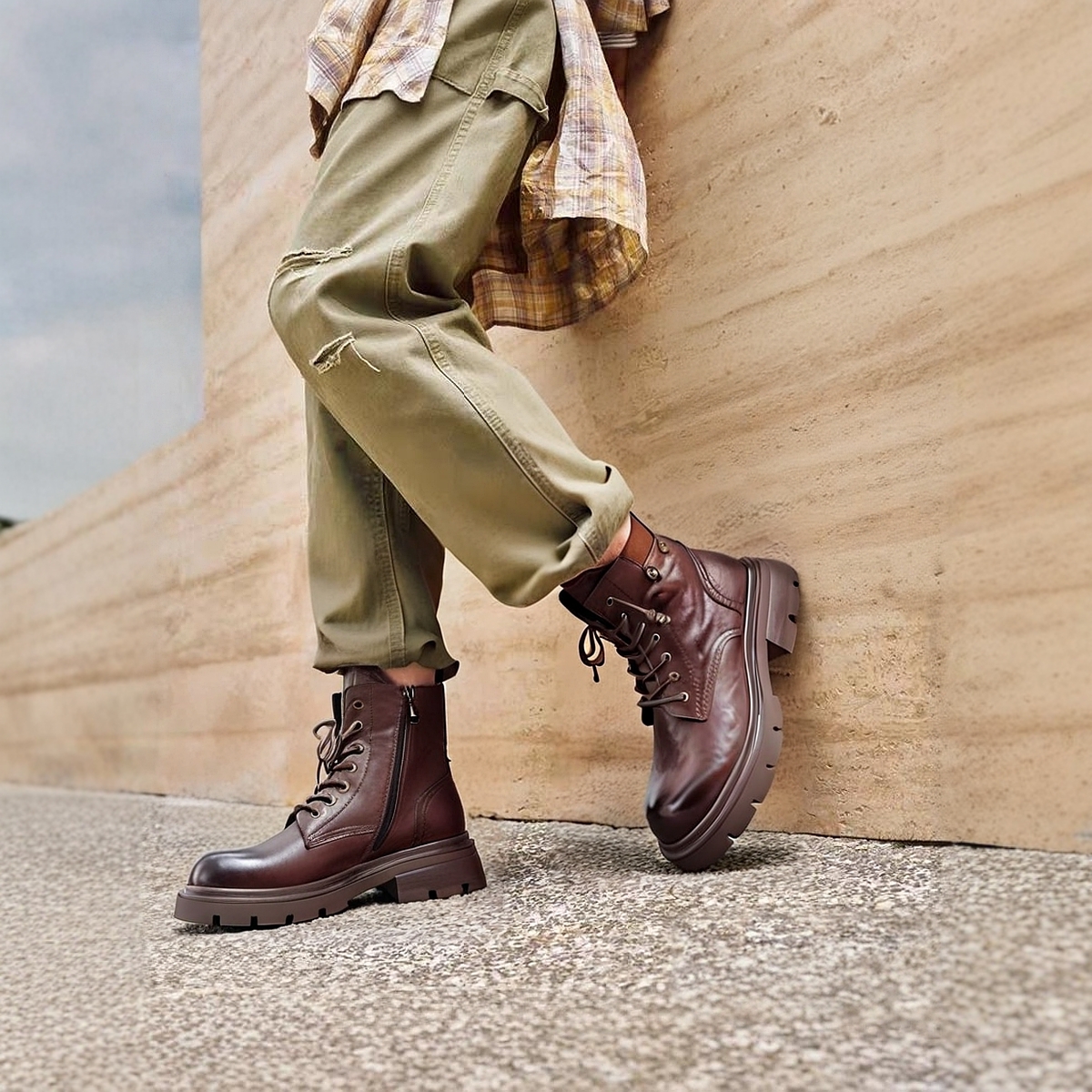 GNC复古中筒擦色马丁靴女2025冬季新款粗跟圆头英伦风厚底工装靴 - 图1