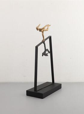 北欧简约冰上舞者铸铁摆件客厅卧室电视柜样板房办公室家居装饰品