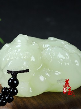 天然新疆和田青白玉貔貅手把件