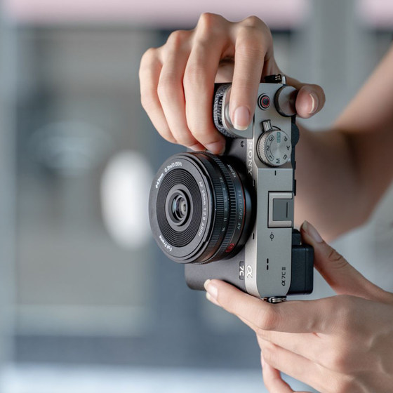 唯卓仕26mm F2.8 EVO 全画幅大光圈标准定焦人像镜头FE/Z卡口相机