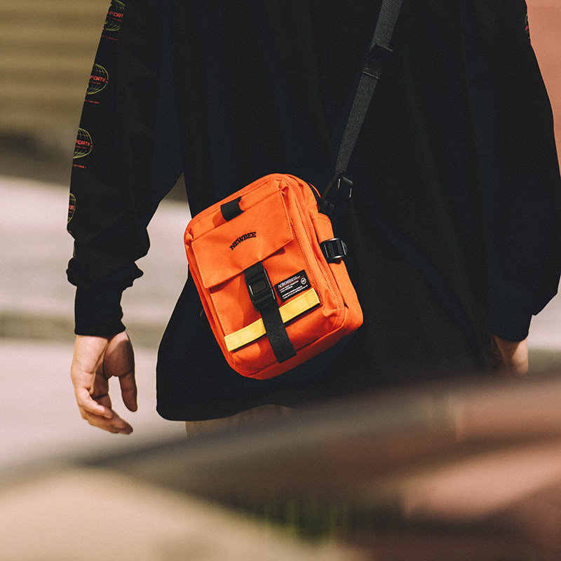 across潮流男休闲新款手机斜挎包 across男士包袋