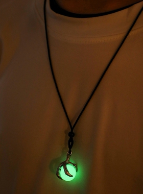 复古嘻哈街头个性项链男潮夜光龙爪六棱柱琉璃发光吊坠男毛衣链