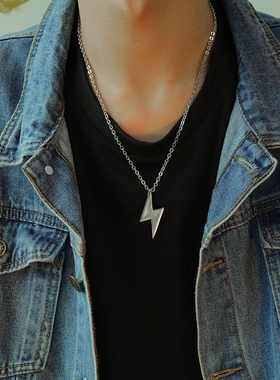 网红潮同款嘻哈街头闪电形状钛钢挂链项链男女时尚百搭吊坠配饰品