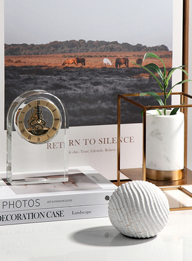 北欧简约现代轻奢透明时钟摆件