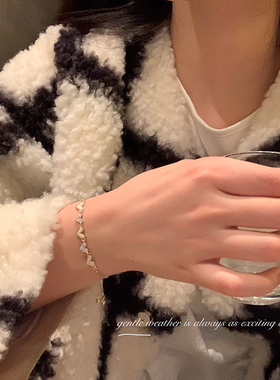 时尚高级感金色爱心手链