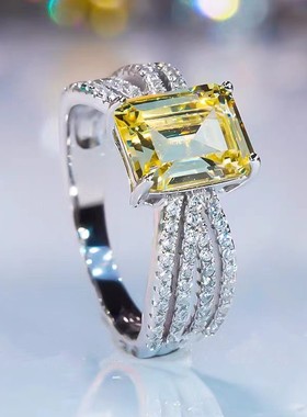 D色莫桑石长方形黄钻戒指