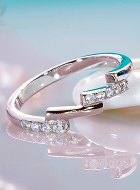 进口D色莫桑石斜台阶排戒