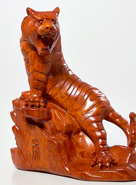 上山虎客厅黄花梨木雕