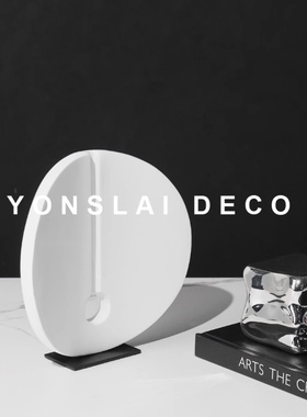 简约现代风白色样板房间软装饰品