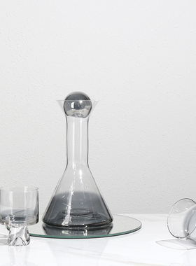 极简风玻璃展厅吧台桌面摆件酒具