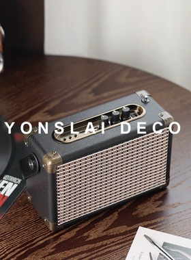 现代复古蓝牙音响摆件皮革样板间