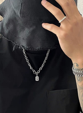 钛钢潮牌男士方形坠项链