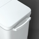 Вместительное и большое мусорное ведро с разделителями для домашнего использования