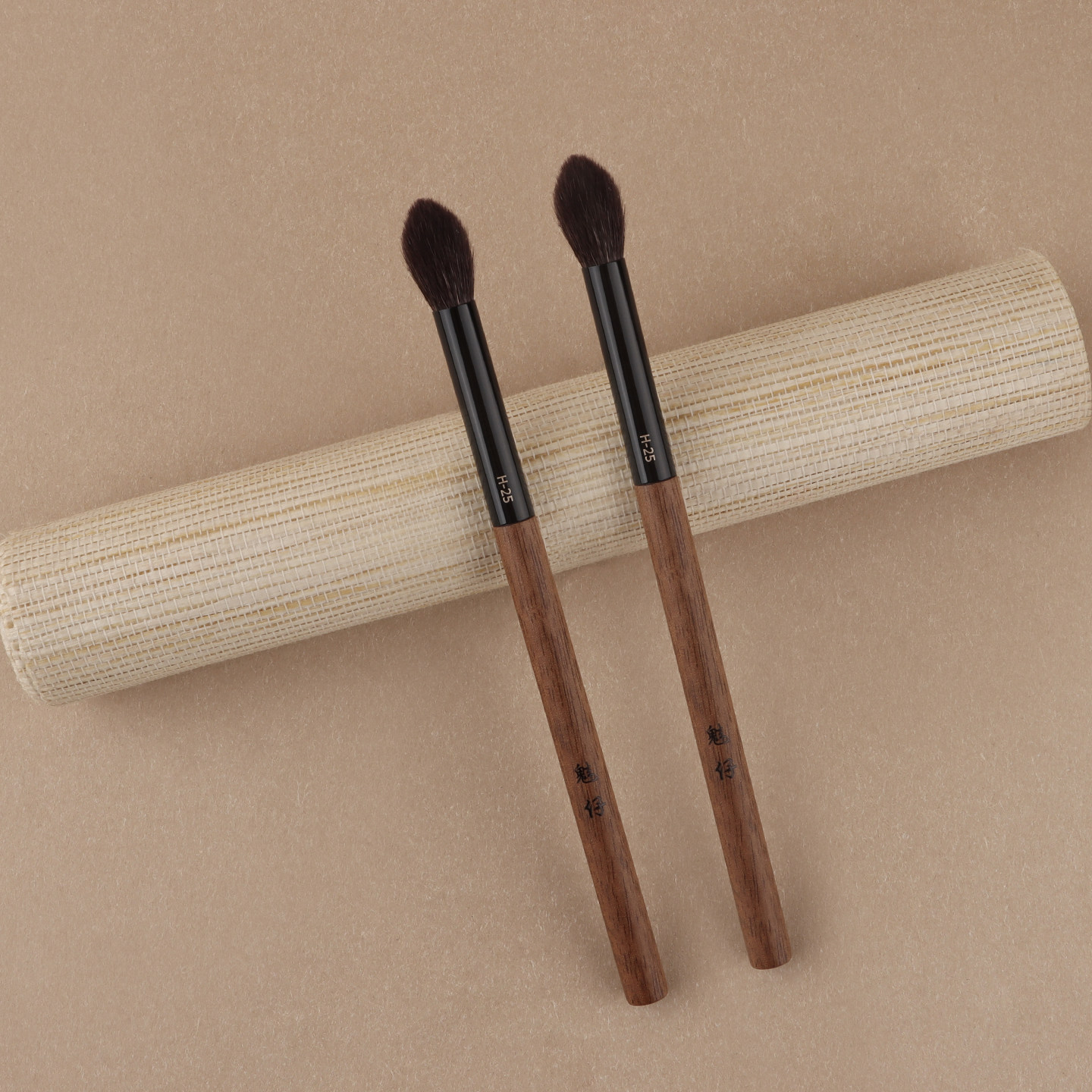 魅仔H25火苗晕染刷动物毛眼部眼影刷鼻影刷一支装提亮修容化妆刷,淘宝优惠券,粉丝福利购,淘宝优惠卷