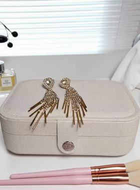 样板间护肤品摆件梳妆台化妆品耳饰饰品刷子收纳盒软装道具组合