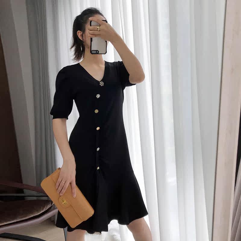 针织秋装新款v领羊腿袖气质连衣裙 裙踪魅影连衣裙