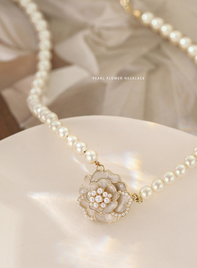 山茶花蝴蝶轻奢女款锁骨链小众优雅项链