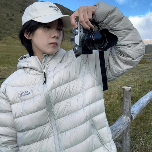 90白鸭绒轻薄排骨羽绒服女短款秋冬季小个子短款连帽时尚保暖外套 - 图1