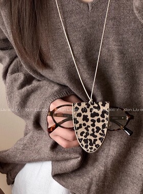 豹纹皮革三角形眼镜包包皮绳项链复古美拉德毛衣链欧美高级感项饰