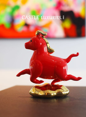 《马到成功》中国红马摆件