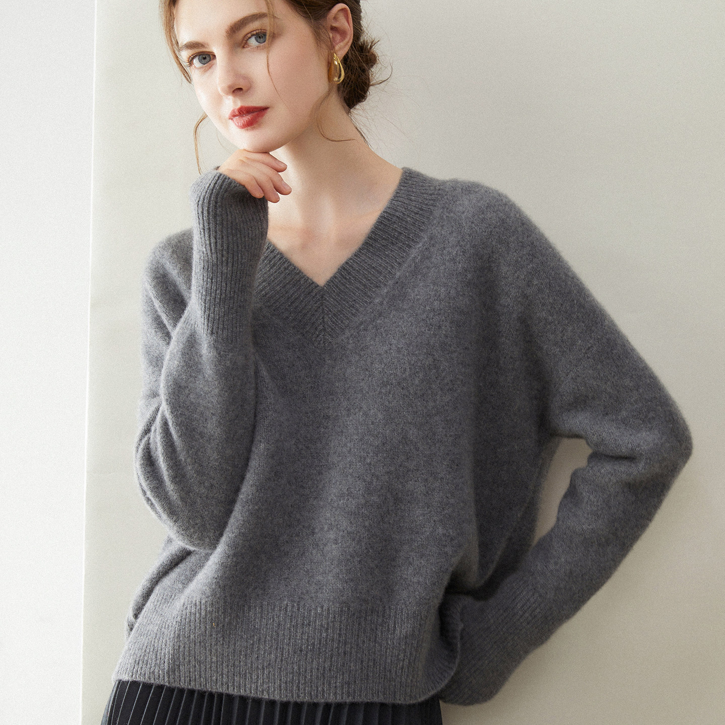 秋冬奢宠~100%纯山羊绒V领毛衣女宽松慵懒风加厚保暖针织打底上衣,淘宝优惠券,粉丝福利购,淘宝优惠卷