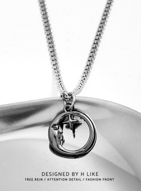 圆牌月亮钛钢蛇骨链男女项链吊坠