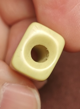藏系文玩11*14*21mm老款式黄色料器树脂手工打磨大压痕骰子咒点珠