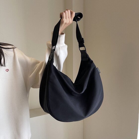 Waterproof Oxford cloth large-capacity dumpling bag crossbody bag women's niche new versatile casual sports style shoulder bag trendy