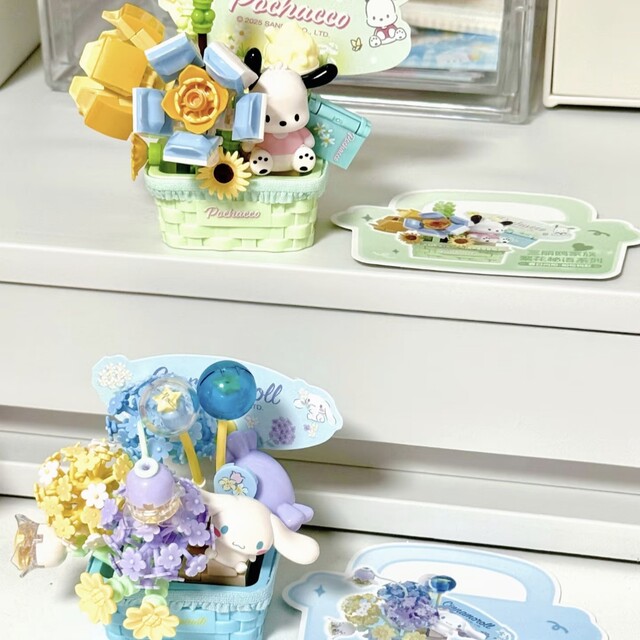 Sanrio Family Moonlight Society Building Blocks Flower Secret Series Blind Box Fun High Assemblage Educational Toys Women's Gift