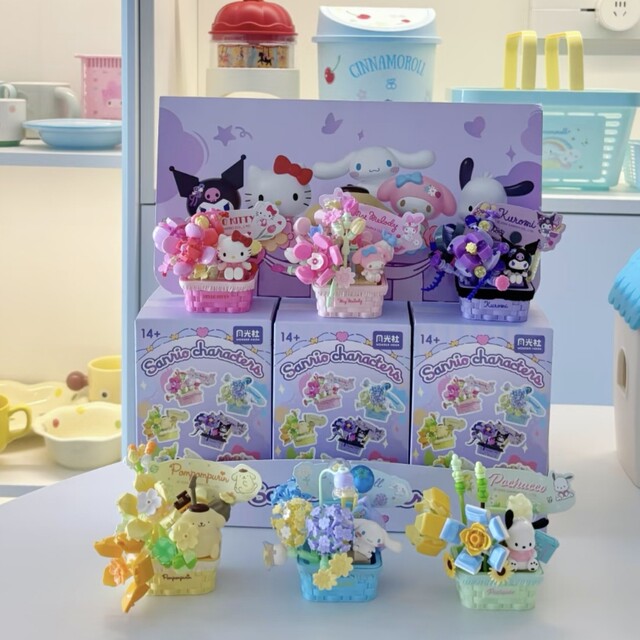 Sanrio Family Moonlight Society Building Blocks Flower Secret Series Blind Box Fun High Assemblage Educational Toys Women's Gift