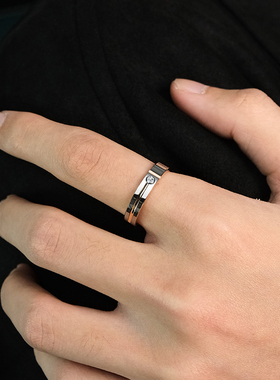 赤月女士钨金戒指镶莫桑石