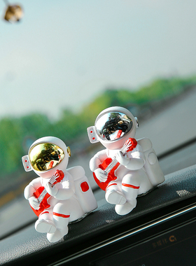 可爱风太空人玩偶汽车男生装饰品