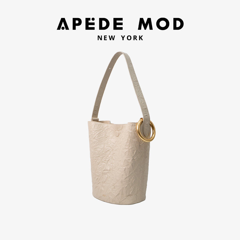 Apede Mod/秋冬穿搭浮雕纹牛皮软花园桶包大容量水桶斜挎包,淘宝优惠券,粉丝福利购,淘宝优惠卷