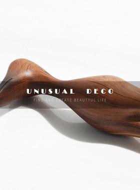 现代简约原木色抽象艺术人像摆件样板房书房客厅装饰柜软装饰品