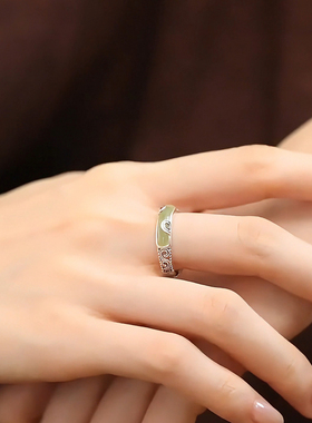 925银新中式唐草纹碧玉半弯戒指