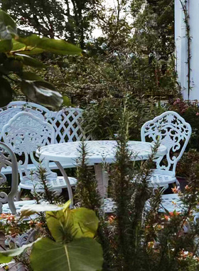 西窗户外桌椅庭院花园铁艺桌椅铸铝阳台小桌椅室外休闲椅白色露台