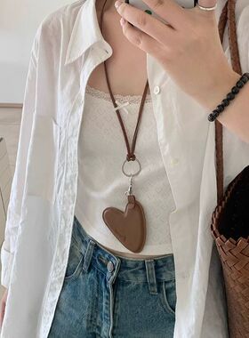 可爱皮质爱心长款挂脖项链