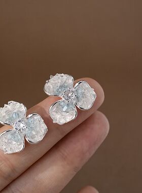 蓝色鸢尾花超甜花朵耳环女时尚耳钉小众气质新款无耳洞耳夹耳饰