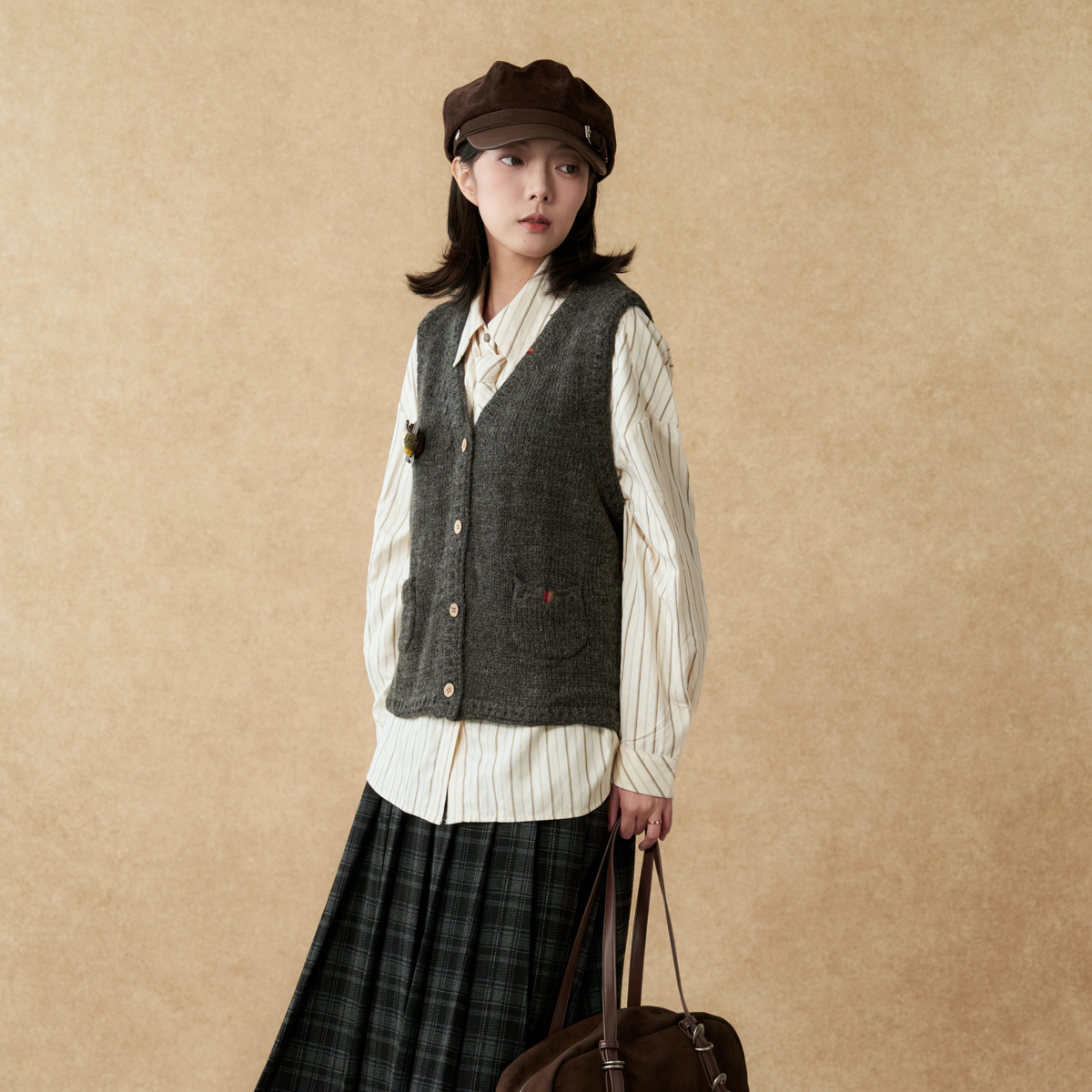 西町村屋文艺风马甲女装2025冬季新款趣味针织短款马夹XHAD10008 - 图2