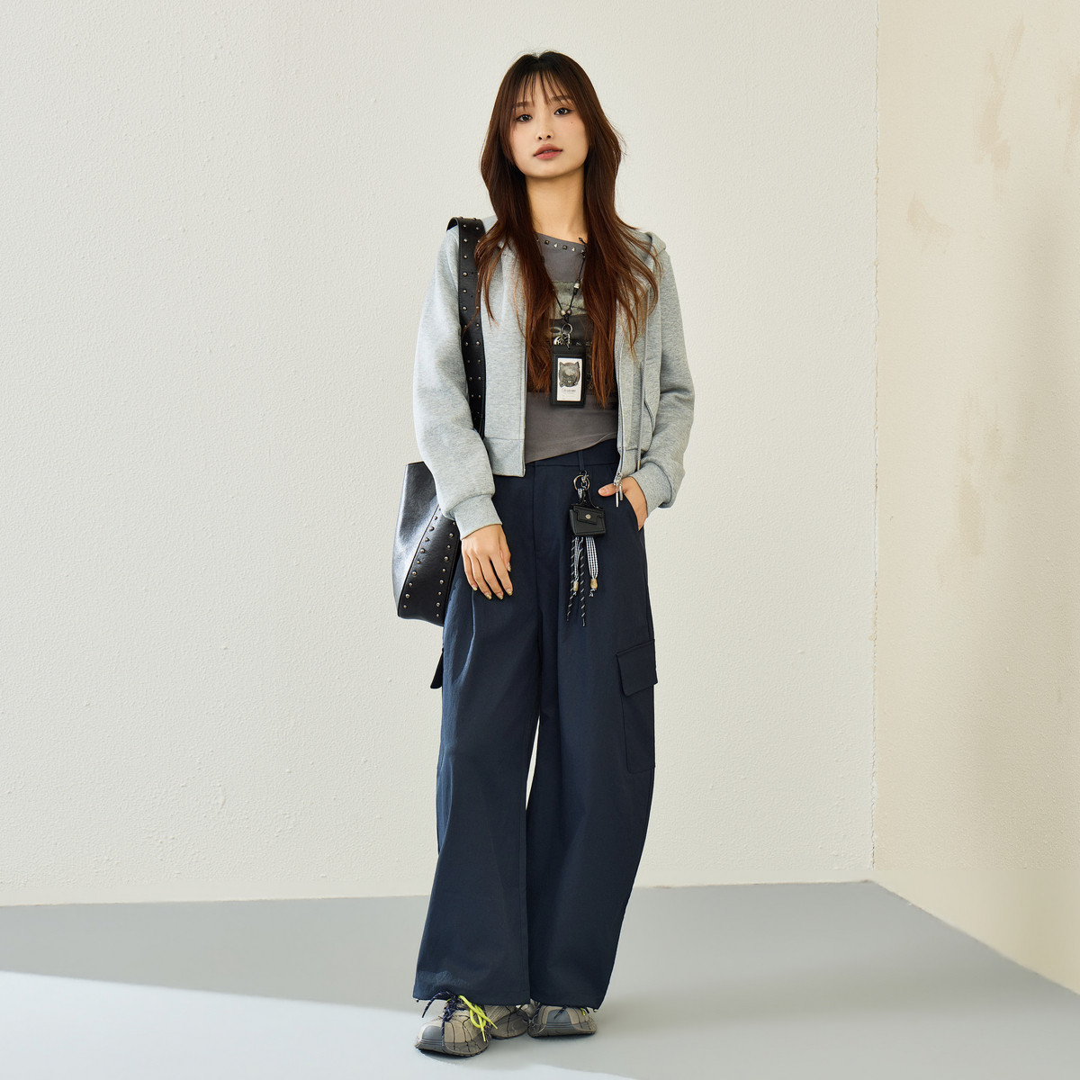 西町村屋百搭休闲直筒裤女2026春新款时尚工装裤含挂坠XHBA10195,淘宝优惠券,粉丝福利购,淘宝优惠卷