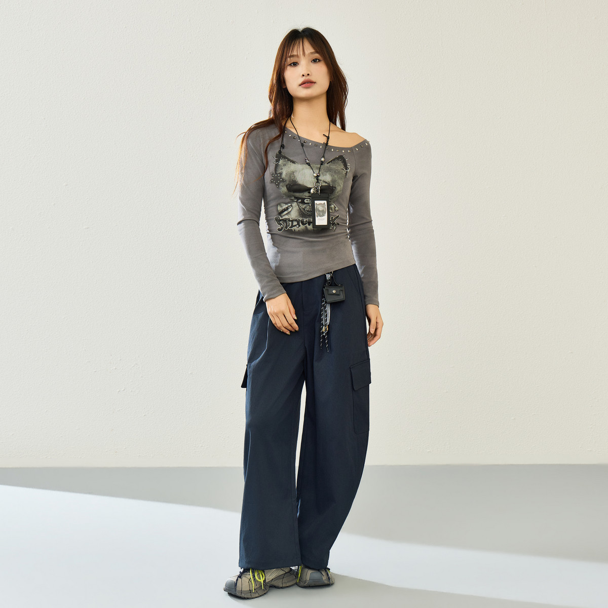 西町村屋百搭休闲直筒裤女2026春新款时尚工装裤含挂坠XHBA10195,淘宝优惠券,粉丝福利购,淘宝优惠卷