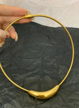 钛钢项链不掉色高级冷淡金属风弧形弯管吊坠设计项圈时尚时尚百搭