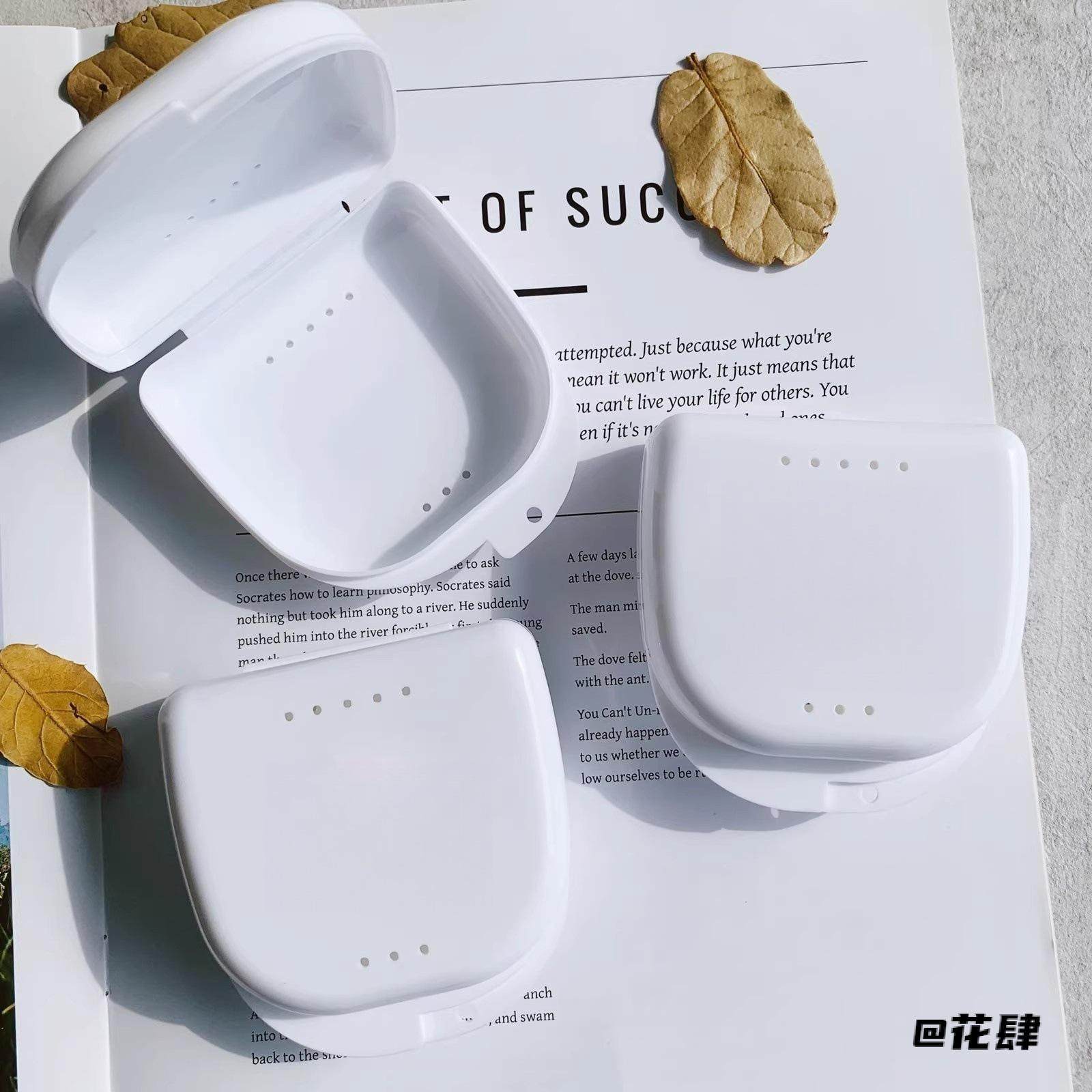 多功能正畸收纳小巧经典保持器收纳盒纯色简约双面有孔牙科牙套盒,淘宝优惠券,粉丝福利购,淘宝优惠卷