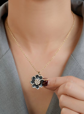 4014新款简约黑色滴油花朵项链 简约小清新花卉项链配饰首饰
