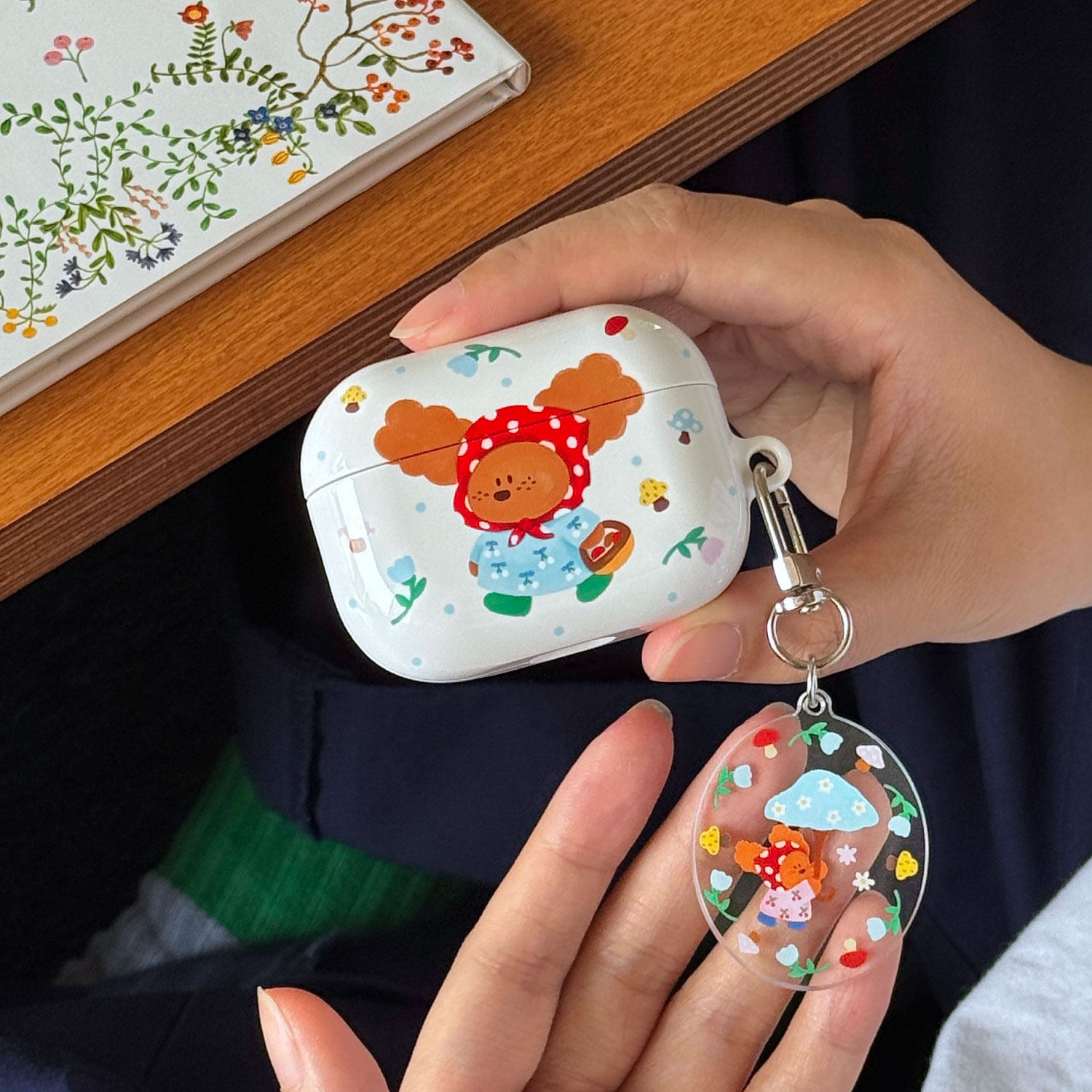 BLUUF TAG原创插画【魔法蘑菇】可爱小狗创意设计airpods进口韩国菲林硬壳亮面质感适用苹果无线耳机壳,淘宝优惠券,粉丝福利购,淘宝优惠卷