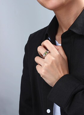 银色绿橄榄石戒指男女情侣宽面绿宝石轻奢设计冷淡风高级感指环新