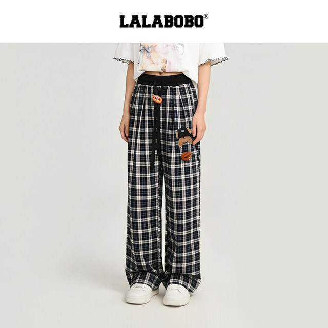 ຫົວຫມີ plaid ກາງເກງສີດໍາ