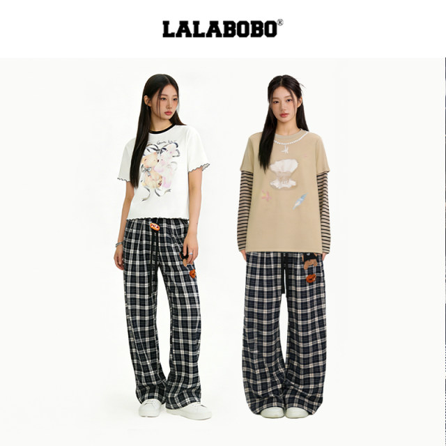 ຫົວຫມີ plaid ກາງເກງສີດໍາ