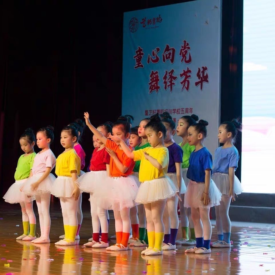 孩子的天空儿童现代舞演出服六一还能孩子多久幼儿园纱裙跳舞服装